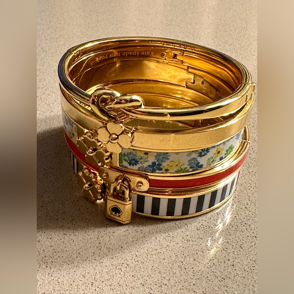NWOT Kate Spade ♠️ New York Loves Me Knot Goldtone Bangle Bracelet - Picture 2 of 11